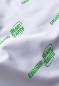 Le vêtement de mariage Dégagement des codes graphiques dans les mouvements contemporains, tel que l’Upcycling, en vue d’une création de mode originale.