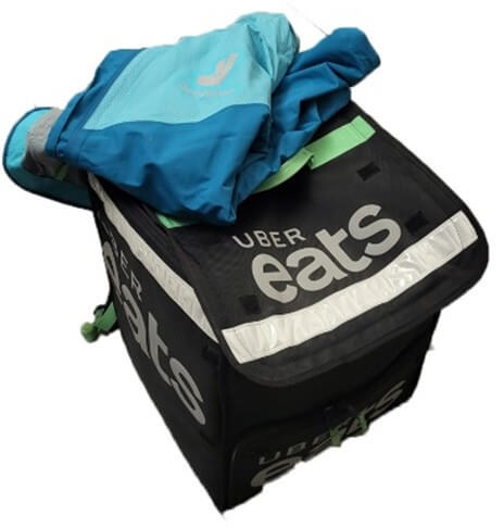 Sac de livraison Uber Eats et veste livreur Deliveroo, prise par Julien Magana le 10042022