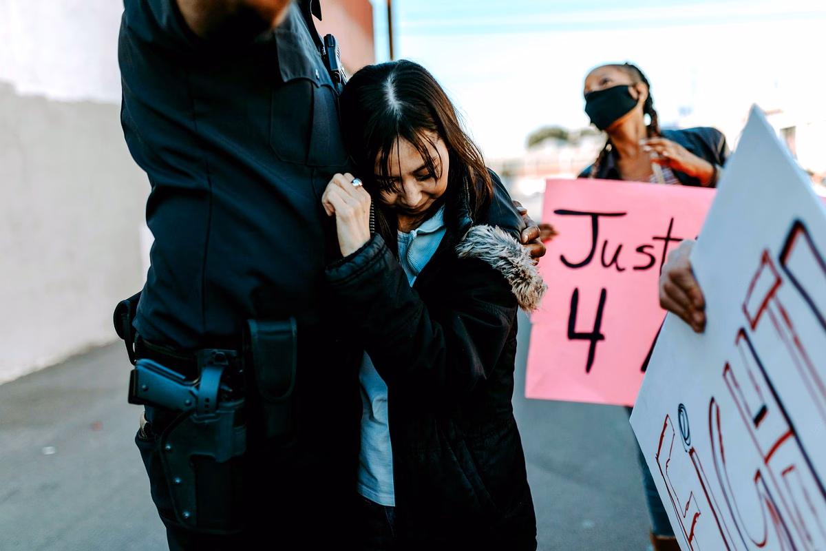 Relations conflictuelles chez les mineurs en milieu judiciarisé