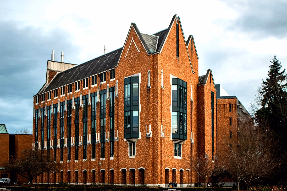 Définition des institutions et IDE en Algérie