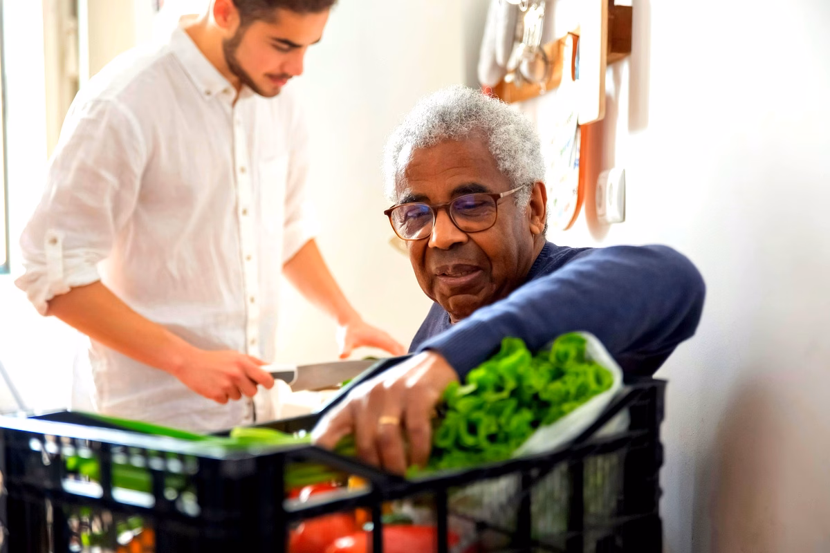 Associations et vieillissement : impact et enjeux