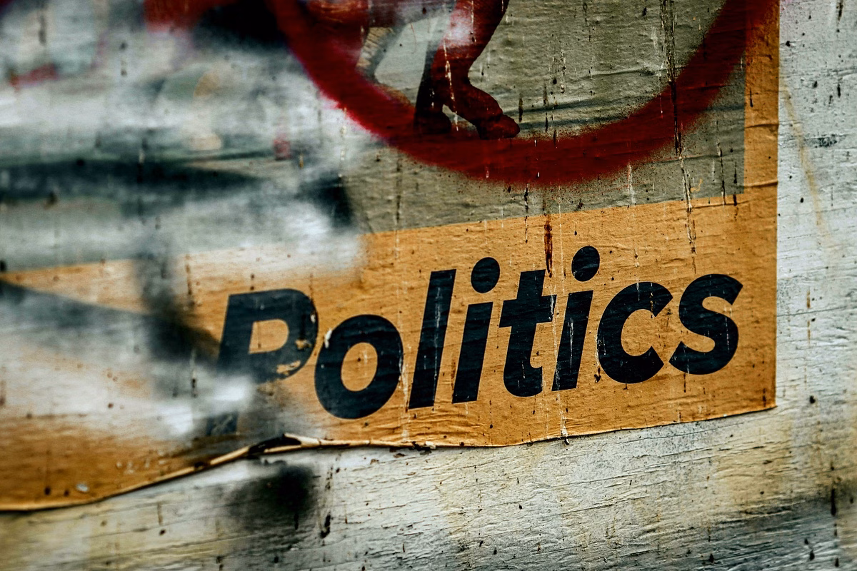 Analyse du discours politique : Stratégies et Implicites