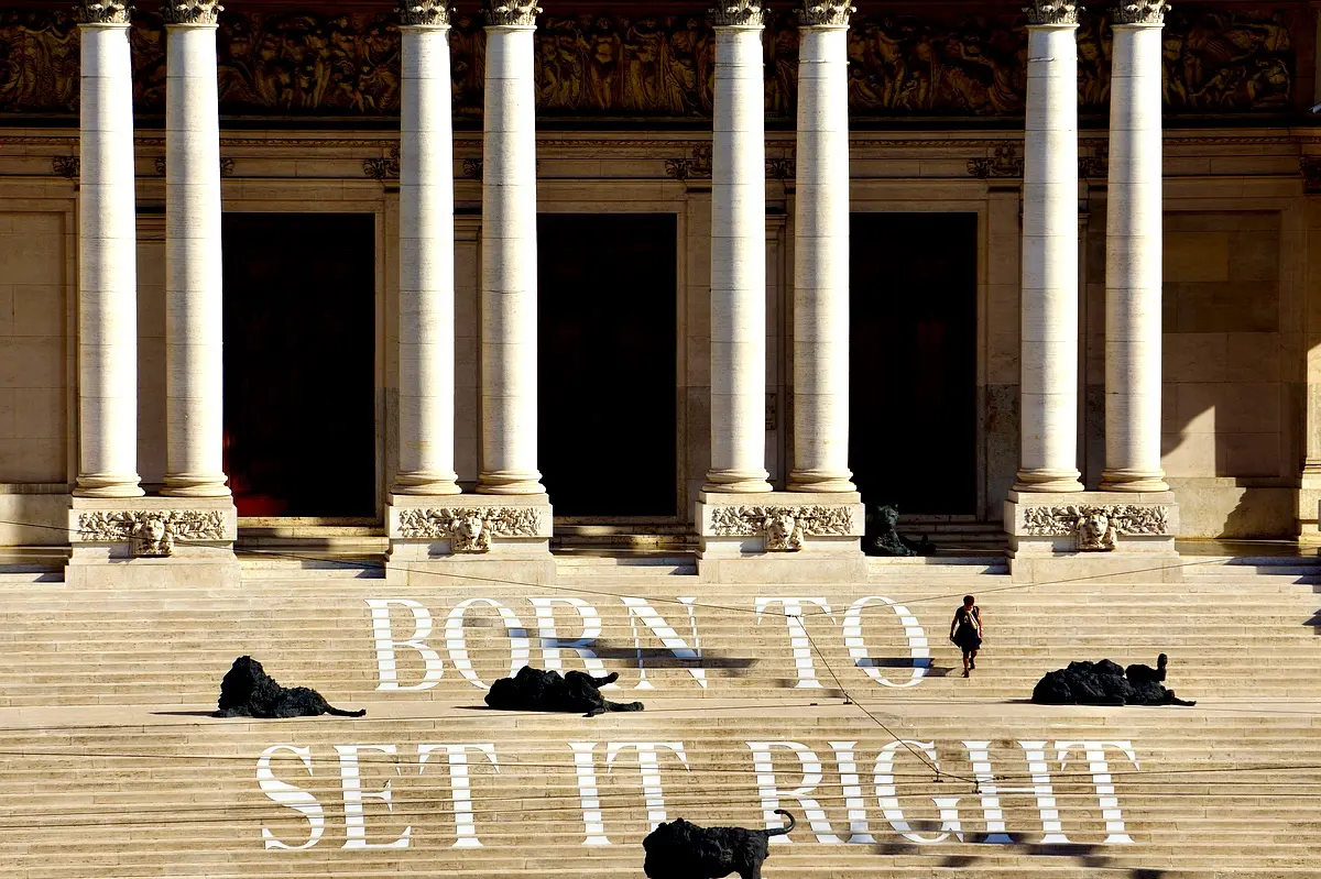 Droits du consommateur en ligne : Analyse comparative 2023