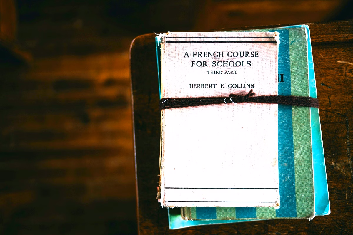 Manuel scolaire en FLE : Stratégies essentielles pour 4ème année