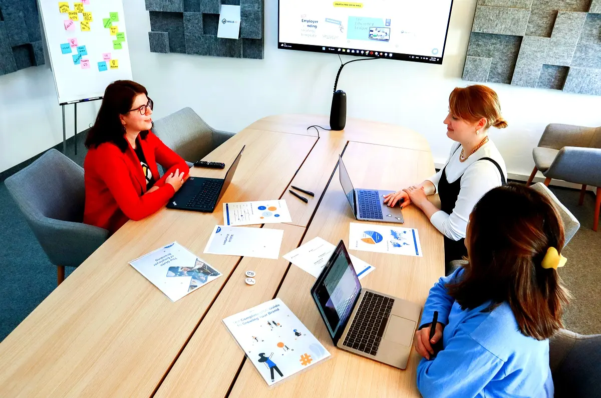 Implications politiques de la certification ISO 9001