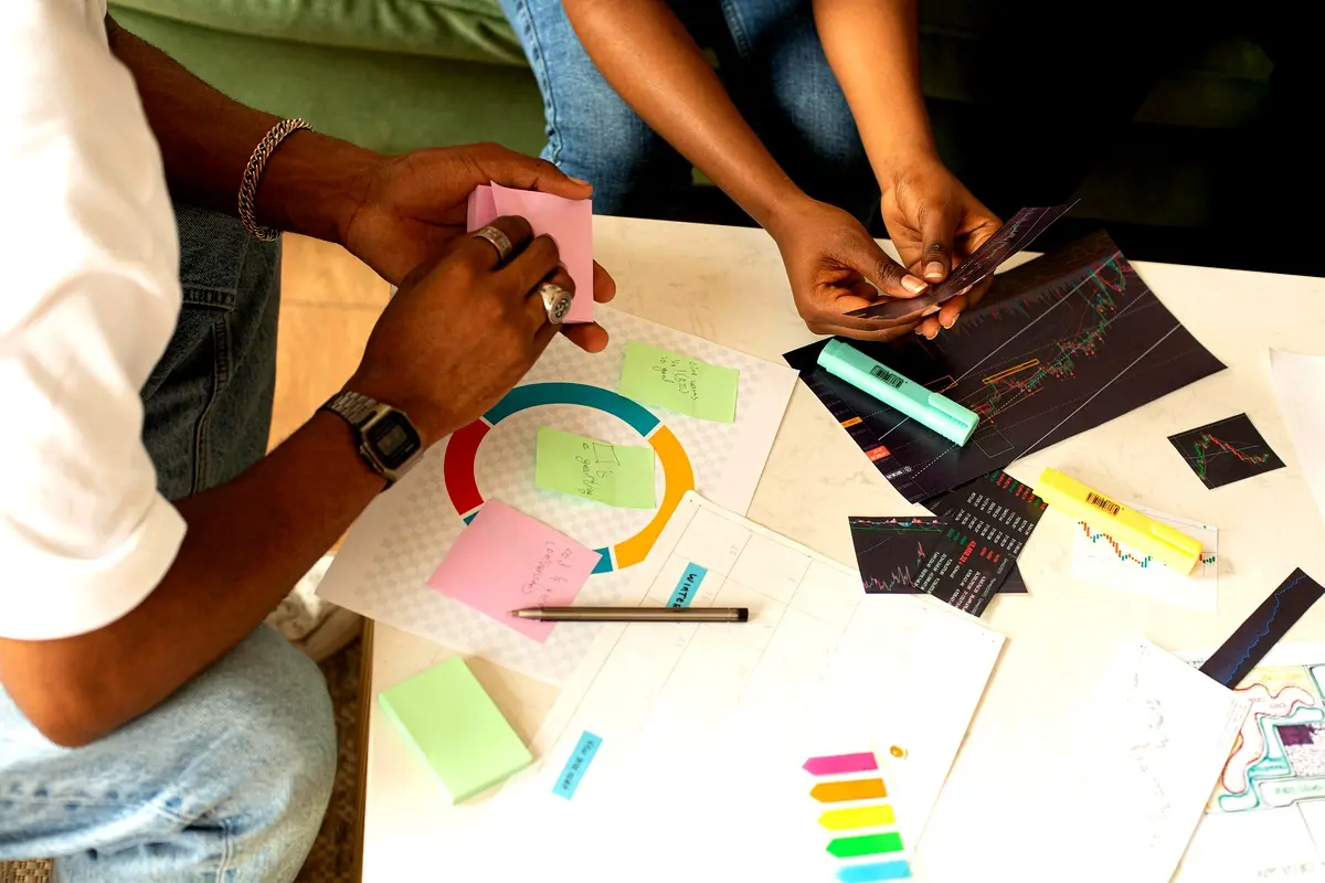 Analyse comparative de l'autogestion : enjeux et perspectives