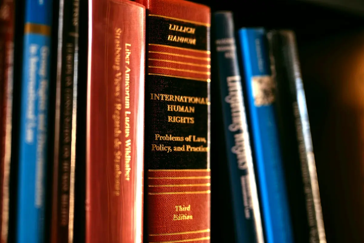 Analyse comparative des mécanismes de défense en communication interculturelle