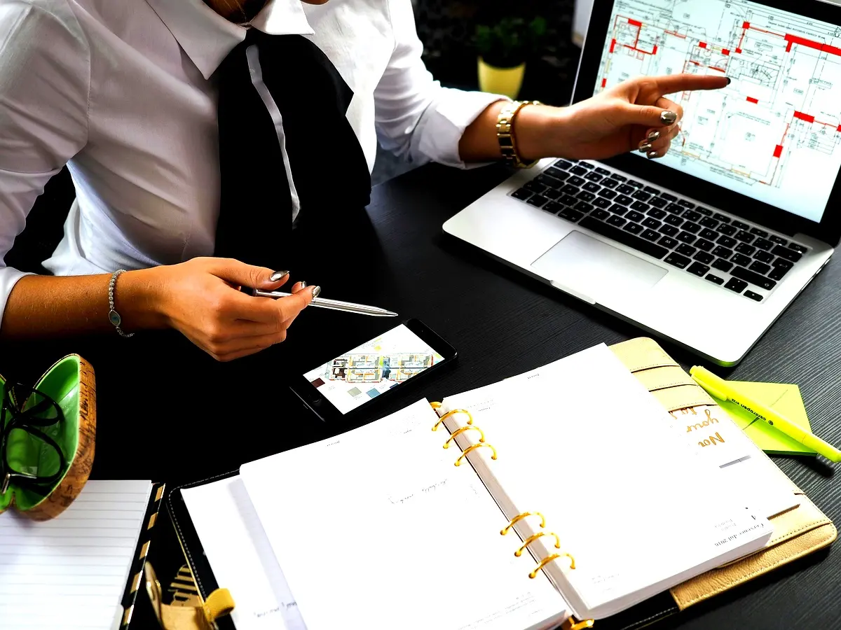 Stratégies d'implémentation CRM pour entreprises commerciales