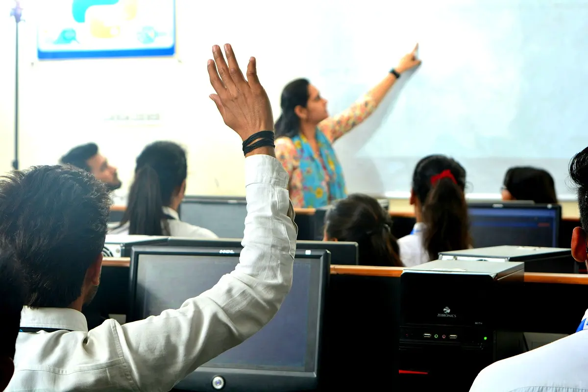 Stratégies d'implémentation des TIC en éducation formelle