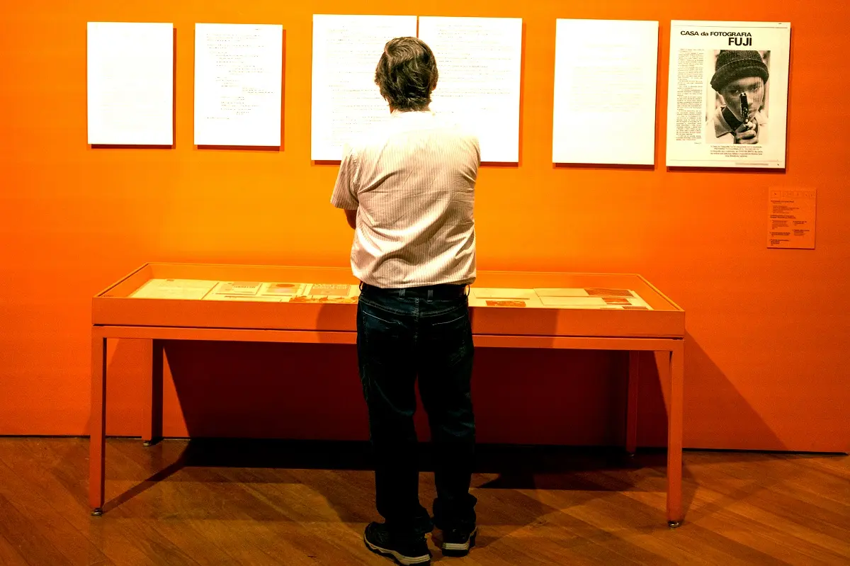 Implications politiques de la fiction dans L'Art de Perdre