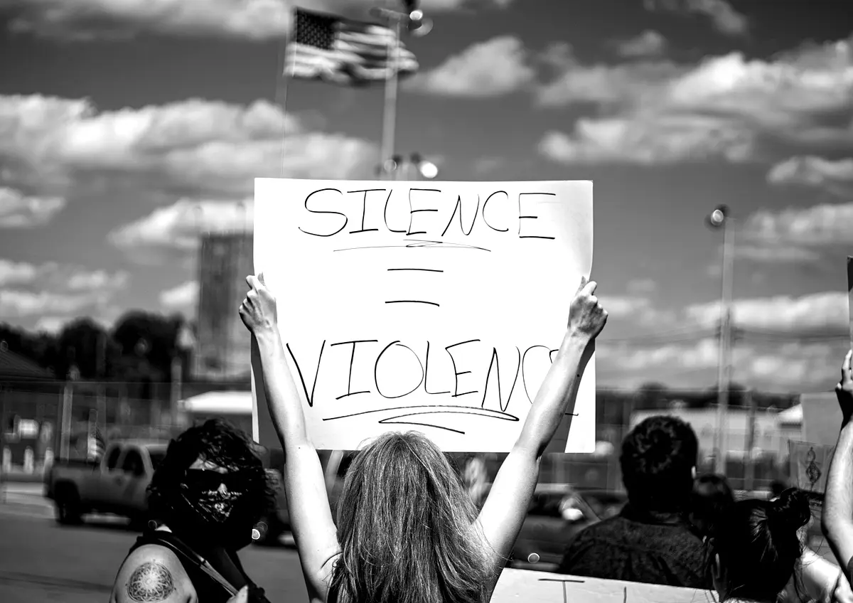 Implications politiques de la violence dans Bey