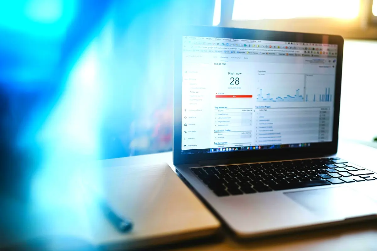 Implications politiques des solutions CRM pour entreprises