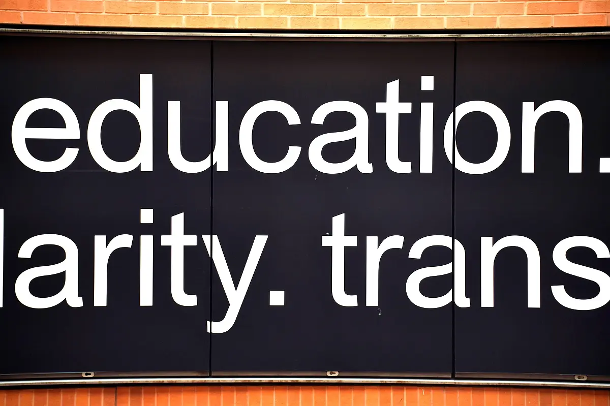 Implications politiques des TIC en éducation au Bénin